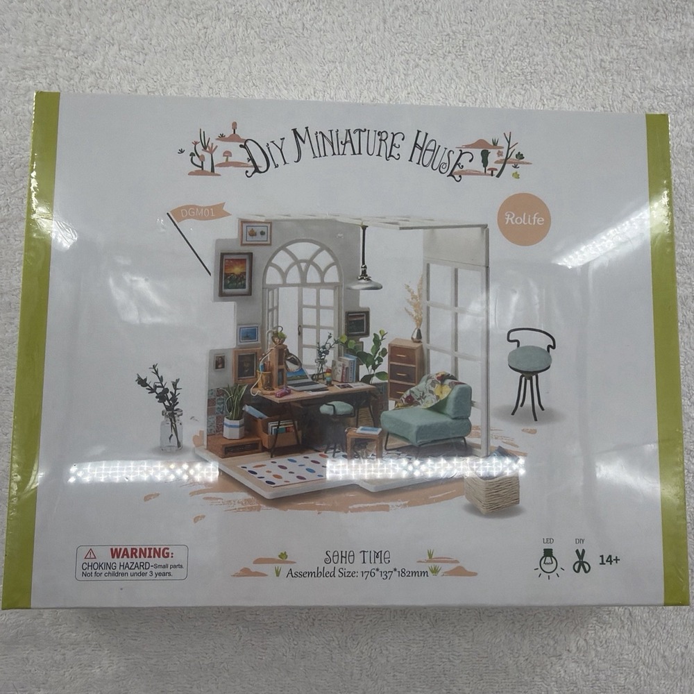 Robotime Rolife Soho Time DIY Miniature House Room Kit DGM01 NEW SEALED